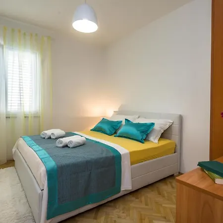 Apartment House Almissa